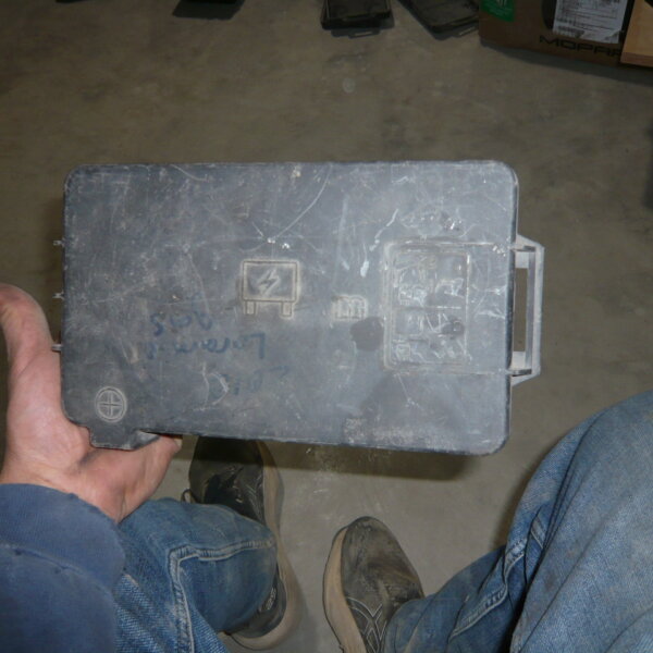 6.7L - 5.7L - 3.7L - 4.7L - Fuse Box Cover Lid - 2009 - 2011 - Used - 68053635AB