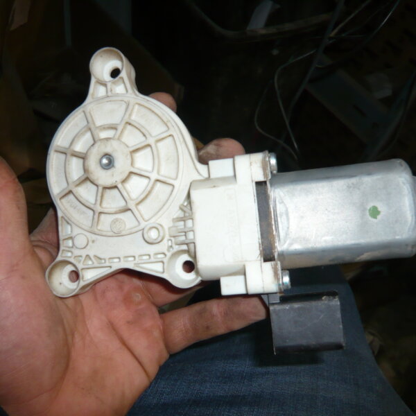 Ram - 3.0L - 3.6L - 5.7L - 6.4L - 6.7L - Power Door Motor - Used - 2013 - 2018